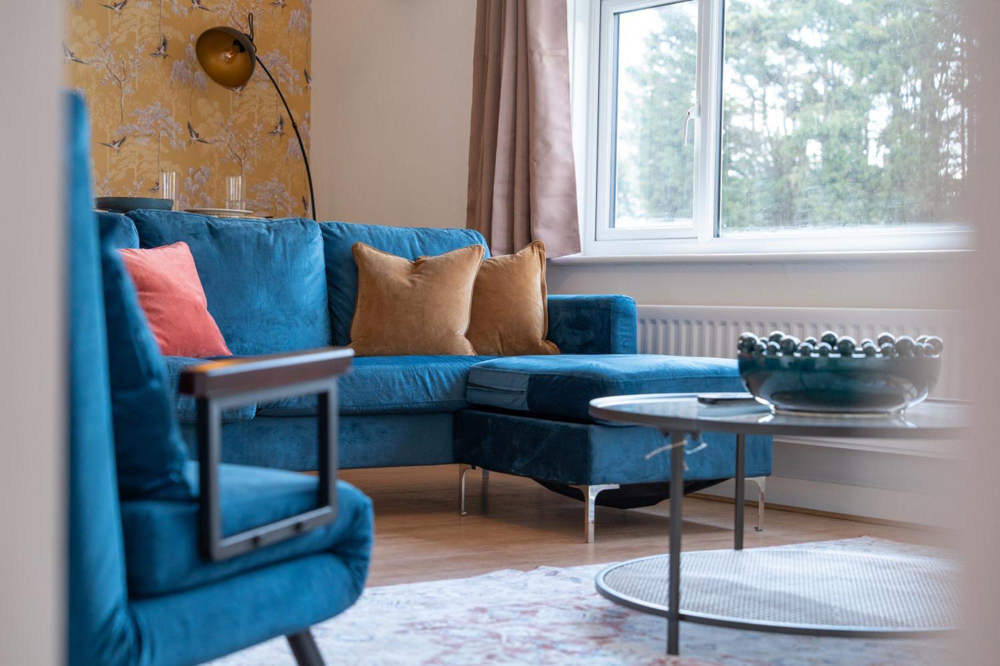 Stylish 4 Bedroom Spacious Retreat With Parking - Sleeps 10 - Families & Contractors Canterbury Eksteriør bilde