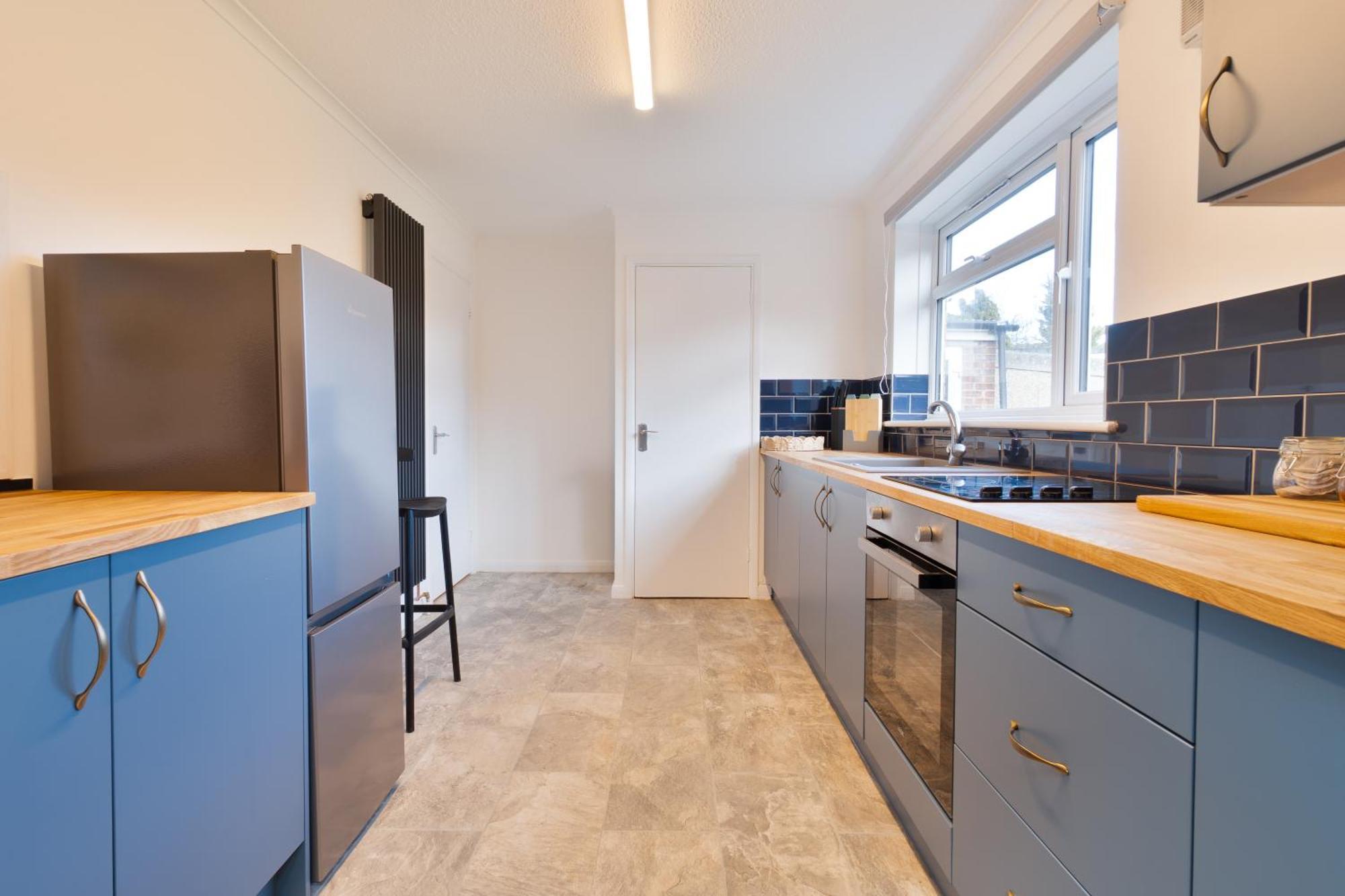 Stylish 4 Bedroom Spacious Retreat With Parking - Sleeps 10 - Families & Contractors Canterbury Eksteriør bilde