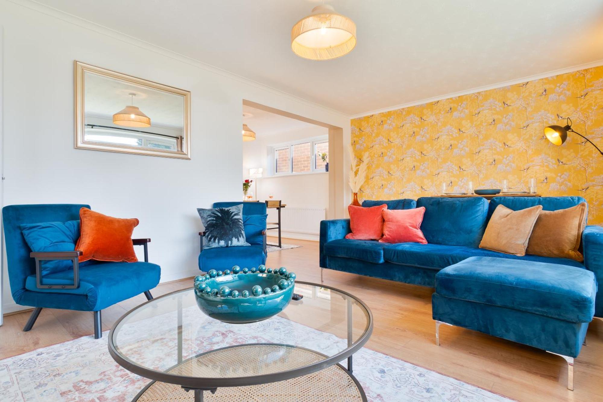 Stylish 4 Bedroom Spacious Retreat With Parking - Sleeps 10 - Families & Contractors Canterbury Eksteriør bilde