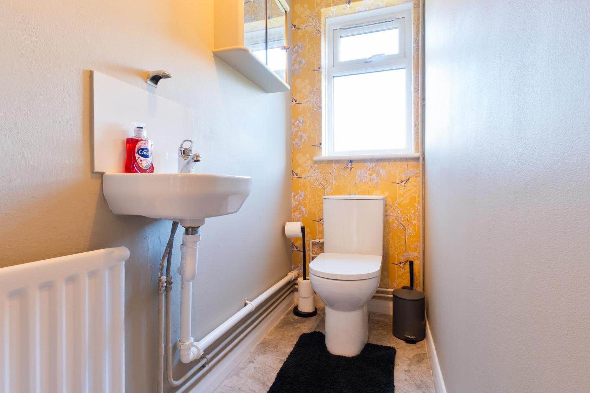 Stylish 4 Bedroom Spacious Retreat With Parking - Sleeps 10 - Families & Contractors Canterbury Eksteriør bilde