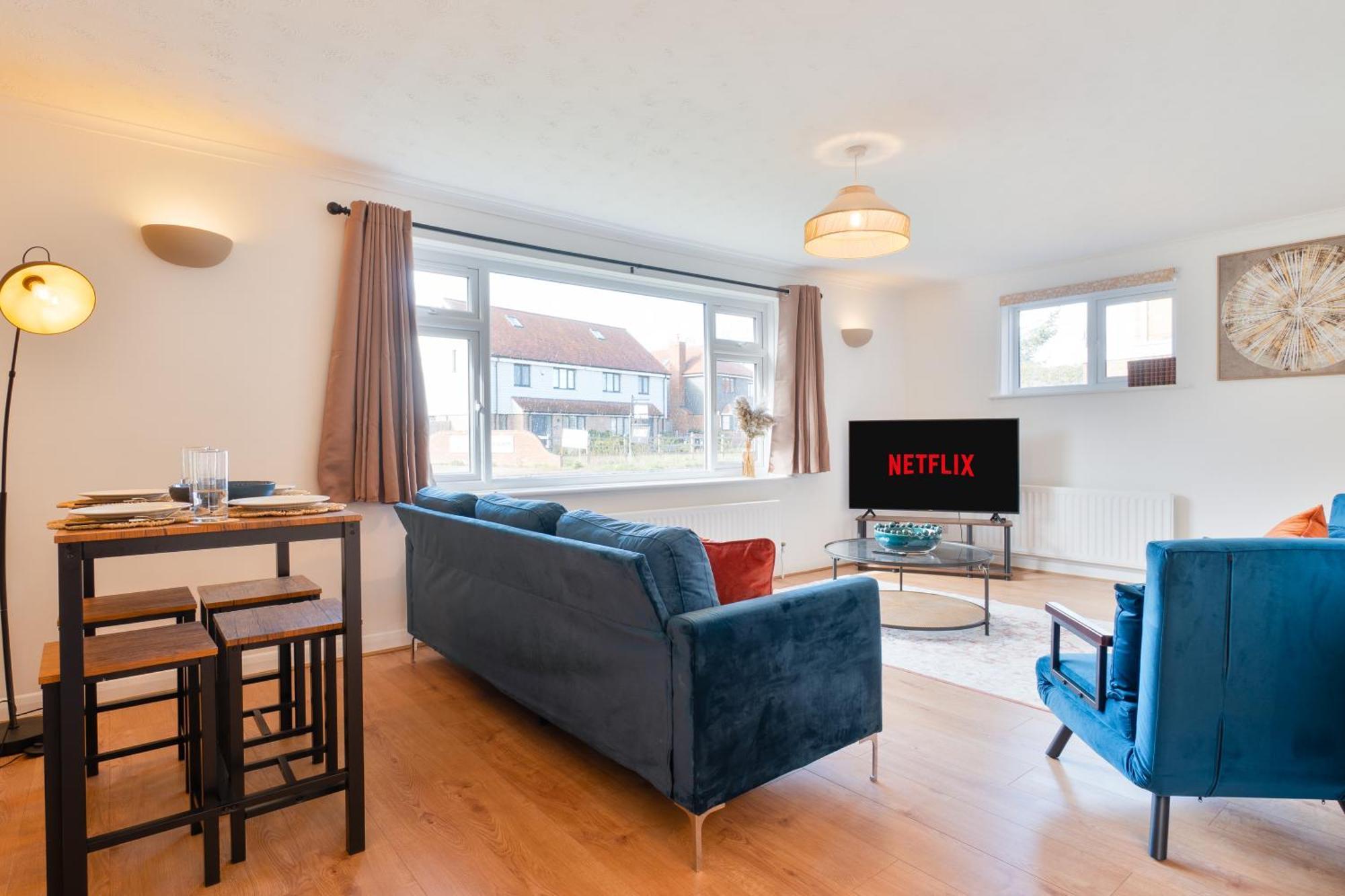 Stylish 4 Bedroom Spacious Retreat With Parking - Sleeps 10 - Families & Contractors Canterbury Eksteriør bilde