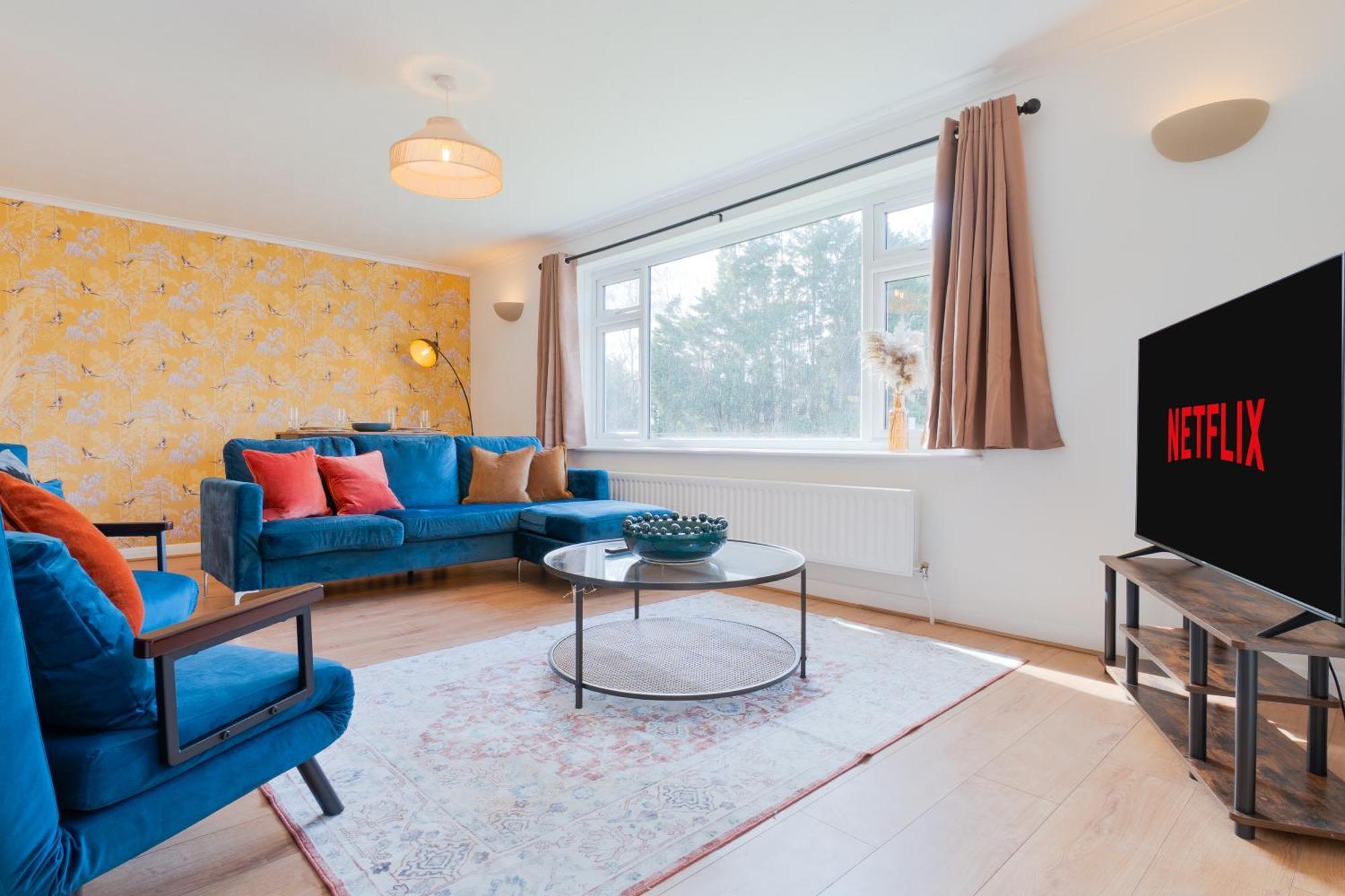 Stylish 4 Bedroom Spacious Retreat With Parking - Sleeps 10 - Families & Contractors Canterbury Eksteriør bilde