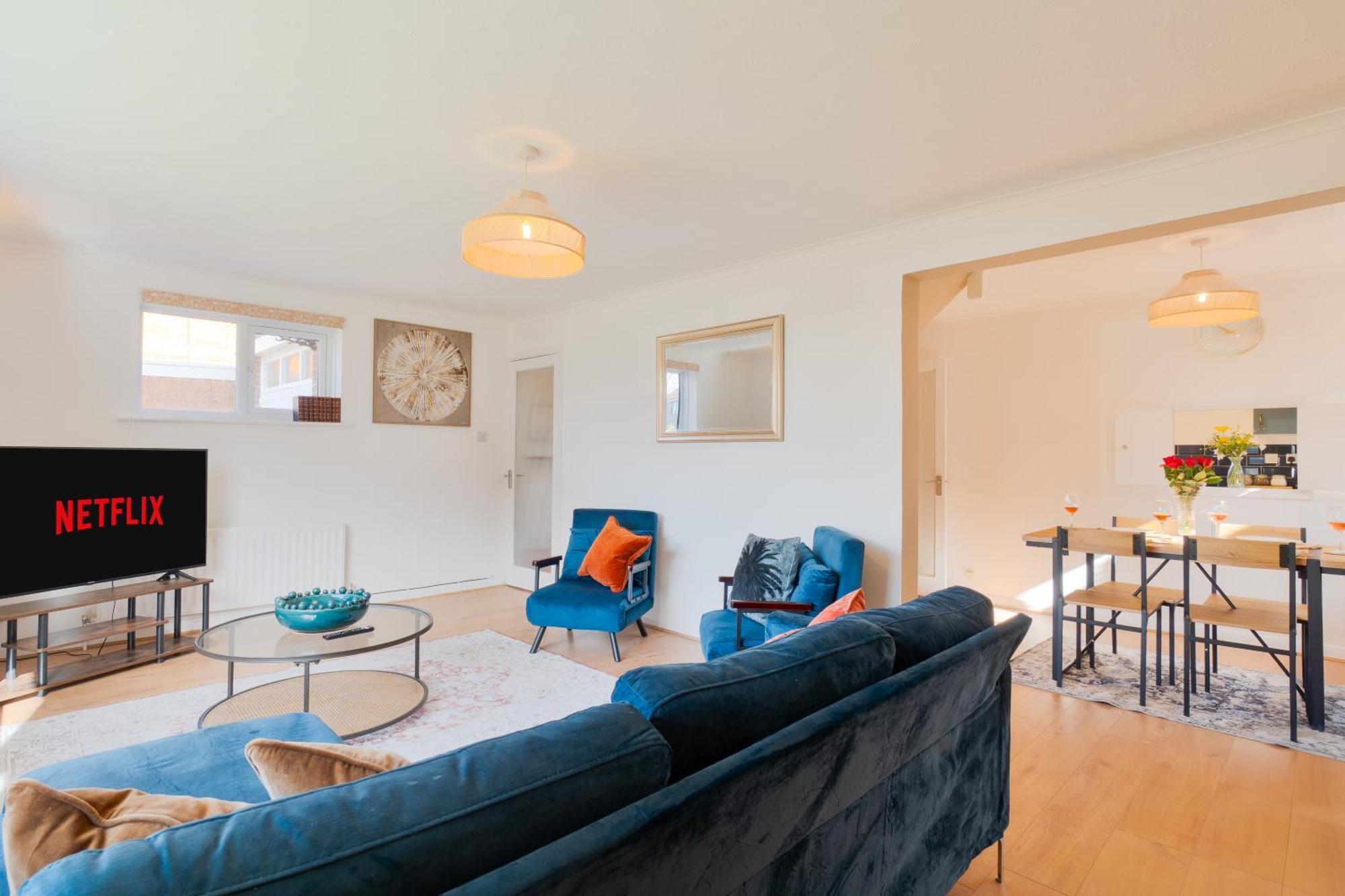 Stylish 4 Bedroom Spacious Retreat With Parking - Sleeps 10 - Families & Contractors Canterbury Eksteriør bilde