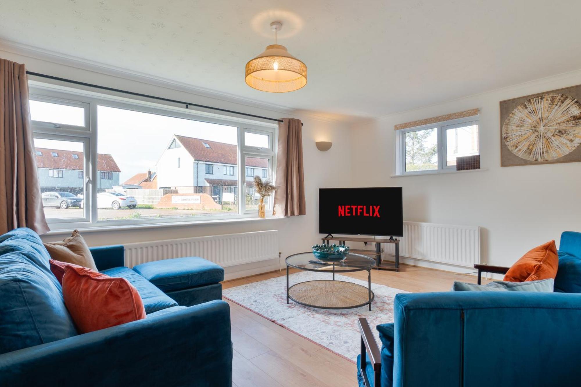 Stylish 4 Bedroom Spacious Retreat With Parking - Sleeps 10 - Families & Contractors Canterbury Eksteriør bilde